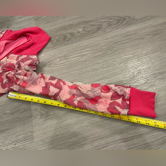 LULULEMON Pink & Floral Mesh Reversible Zip up Jacket. - Picture 10 of 10